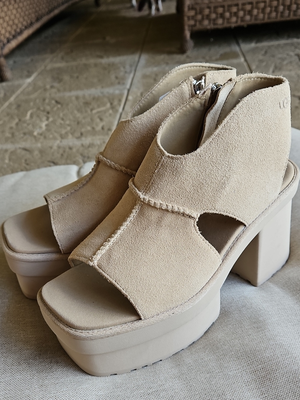 Ugg New Heights Platform Slingback Sandals Tan Mustard Seed Suede Zip Sz 9, 40